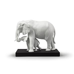 Escultura elefantes Mostrando el camino. Blanco