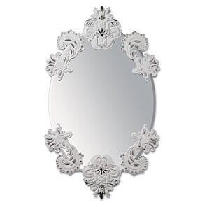 Espejo de pared ovalado sin marco. Lustre plata y blanco. Serie limitada