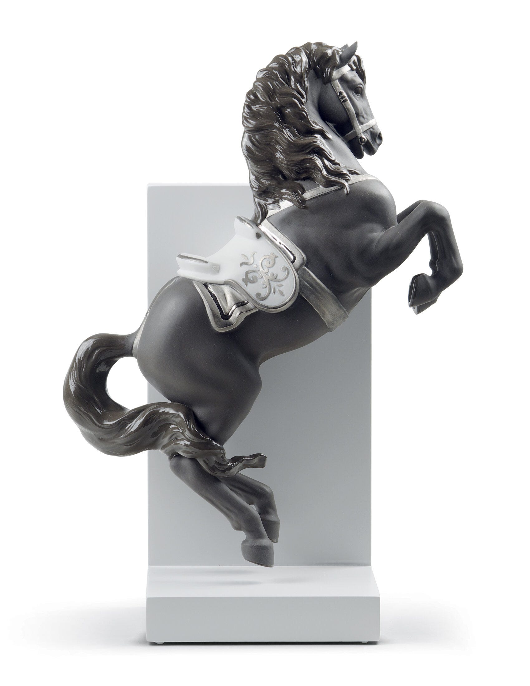 Figurina Cavallo su Courbette. Lustro d'argento