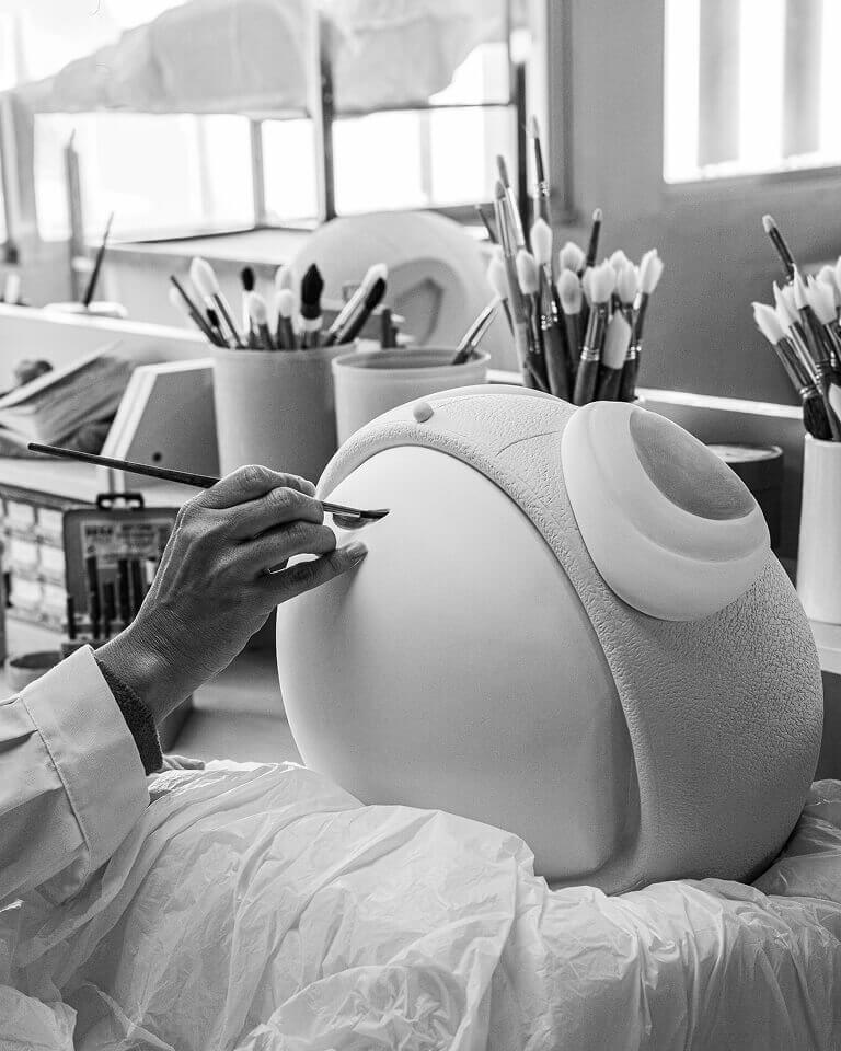 Studio photo of the Juanin and his martian sculpture