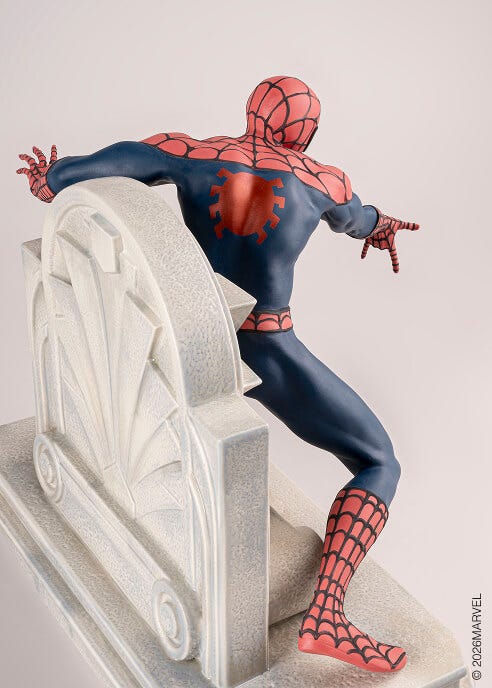 スパイダーマン磁器作品の側面